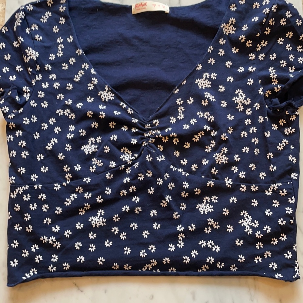 Navy blue white daisy crop top